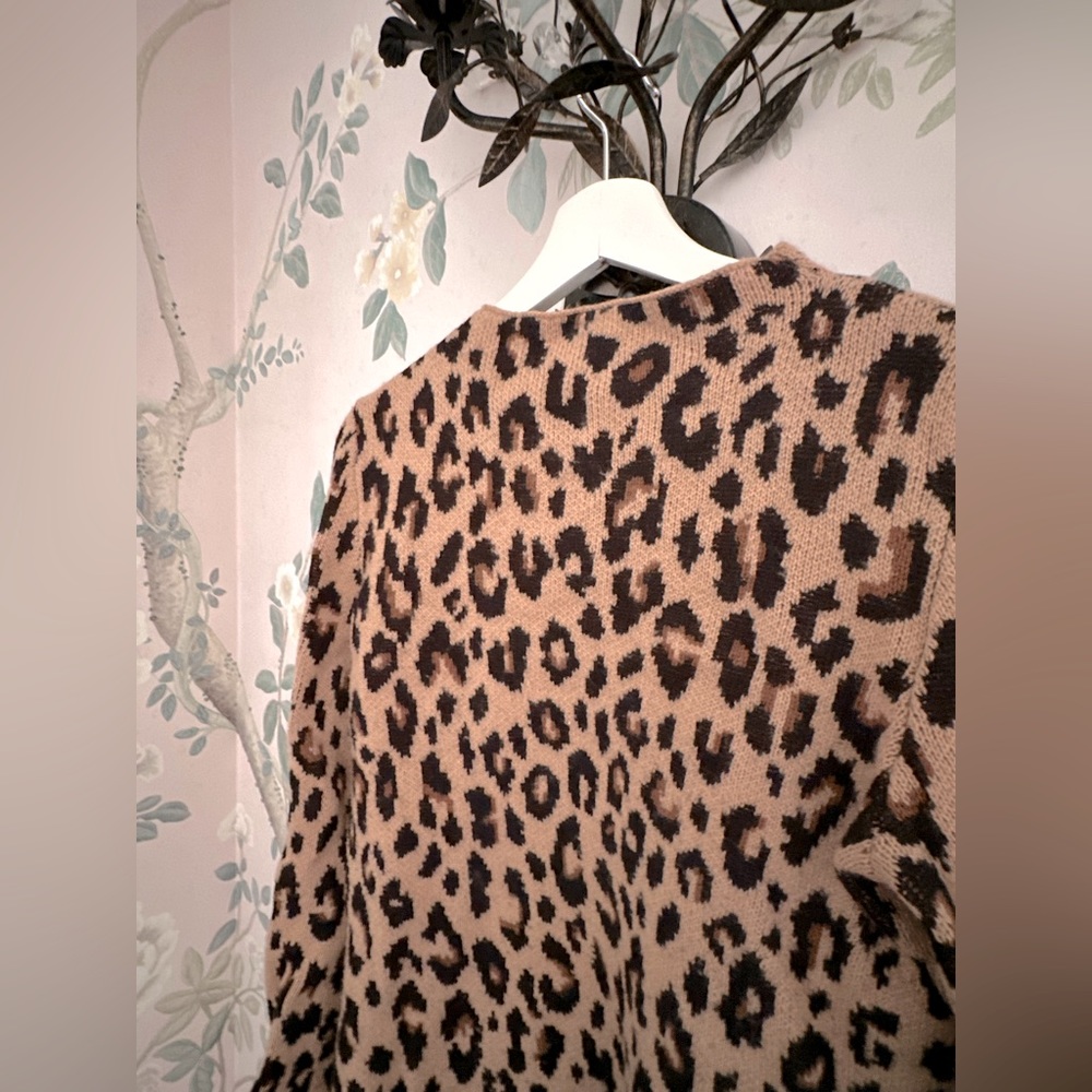 Ann Taylor Sweater - good condition, signs of wear throughout, some pilling